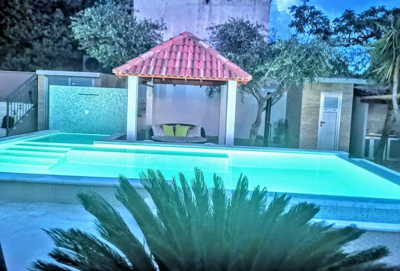 Villa Maris- Beachfront Villa With Exclusive Pool Podstrana Buitenkant foto