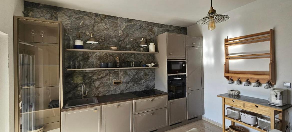 Villa Maris- Beachfront Villa With Exclusive Pool Podstrana Buitenkant foto